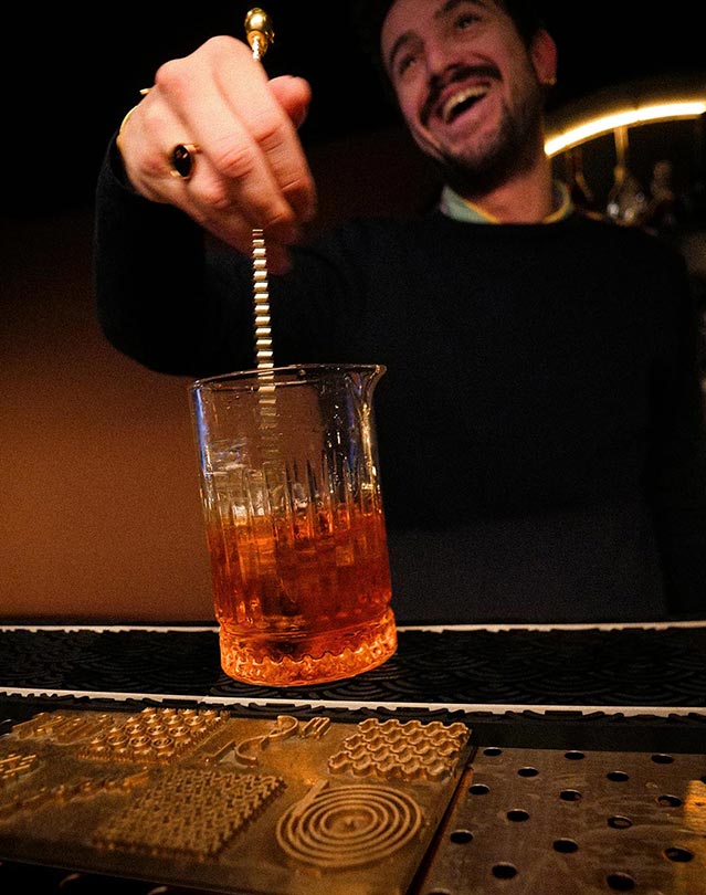 Clément Wallas mixologue au bar de Subterra